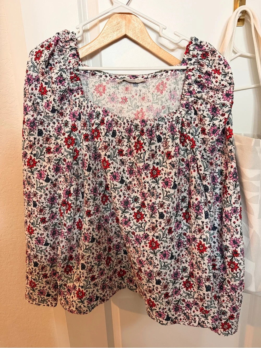 Loft Floral Puff-Sleeve Women's Top in White with Red & Pink Flowers